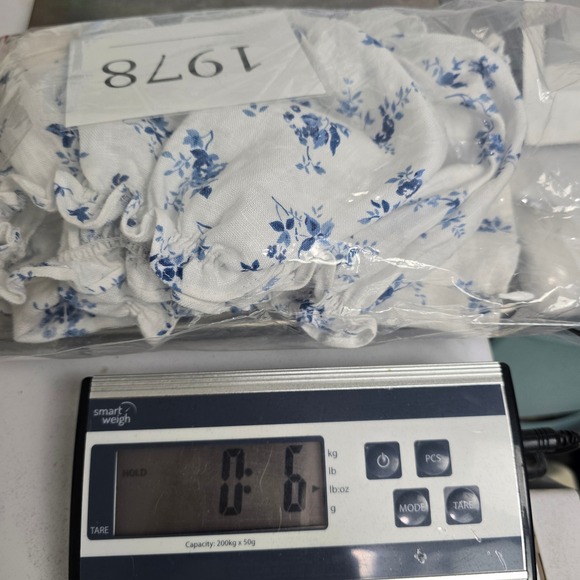 Reformation White Blue Floral Puff Sleeve Square Neck Smocked Crop Top Size 2 - Picture 9 of 9